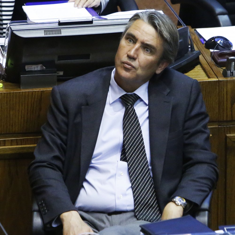 Fulvio Rossi ofrece sus servicios mediante aviso en el diario