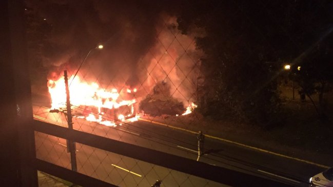 Bus del Transantiago se incendió tras falla eléctrica en Ñuñoa