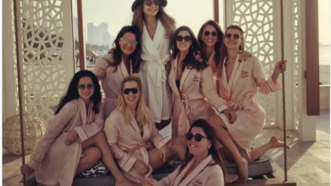 Fue a su despedida de soltera en Dubái y se estrelló junto a siete amigas en jet privado