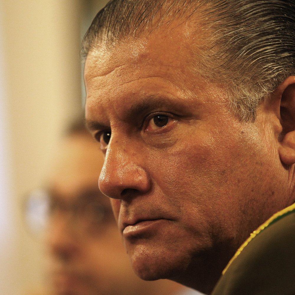 Parlamentarios de Los Ríos valoran renuncia del general Villalobos