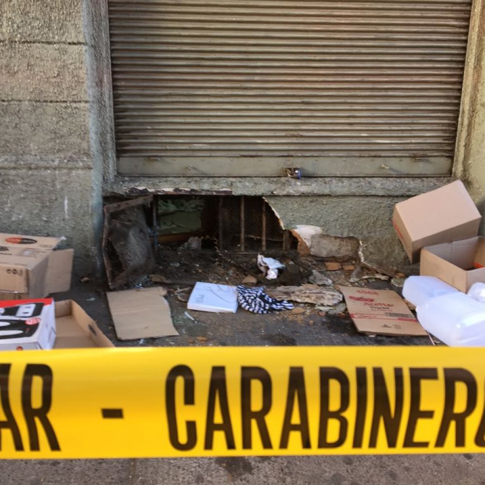 Delincuentes quedaron atrapados en el techo de una farmacia que intentaron robar en Valparaíso