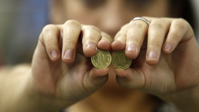 Conductor de Osorno quiso pagar un parte de 70 mil pesos con monedas de 10