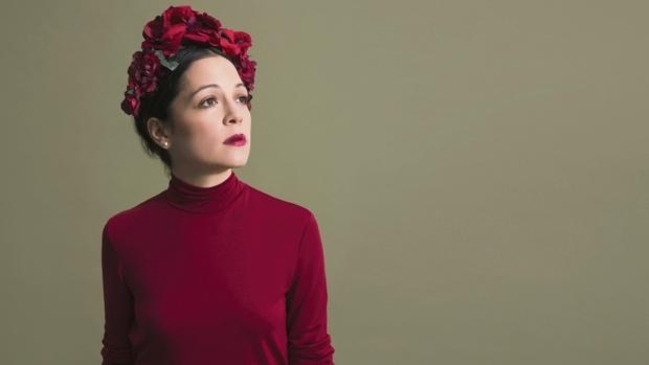 Natalia Lafourcade regresa a Chile tras triunfar en los Oscar