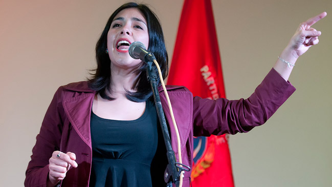 Cariola a Chadwick: La Constitución que se hizo sin conversar es la de usted y sus amigos