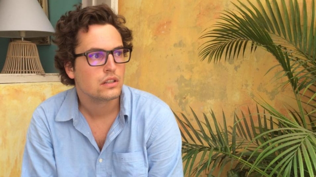 Policía canadiense arrestó a periodista por solicitar entrevista