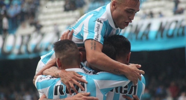 Racing aplastó a Patronato en Argentina y mete miedo a la U