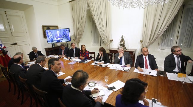Polémica por ausencia del Frente Amplio y el PC en reunión por alegatos en La Haya