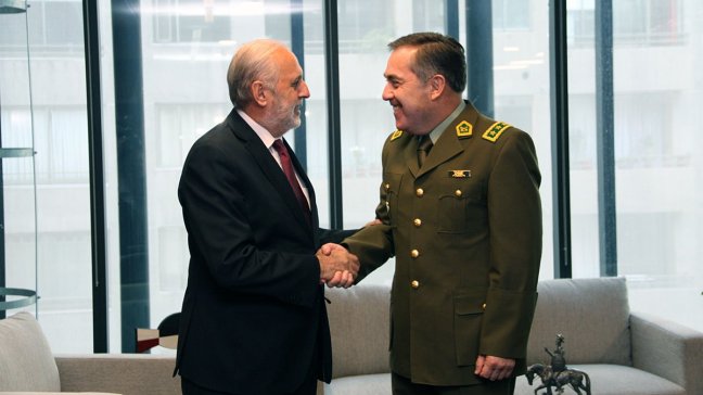 Carabineros: General director espera decisión presidencial sobre nuevo alto mando