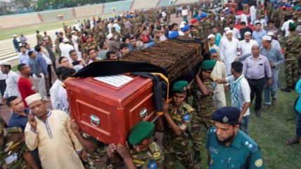   Bangladesh despidió a víctimas del accidente aéreo de Nepal con masivo funeral 