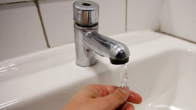 Aguas Andinas: Labor de limpieza por malos olores durará todo el día