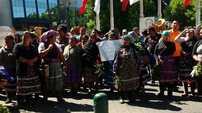 Masiva protesta en Temuco tras desalojo de hortaliceros mapuche desde calles céntricas