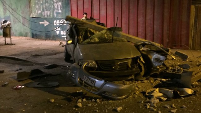 Conductor sufrió fracturas múltiples tras chocar contra poste en Puente Alto