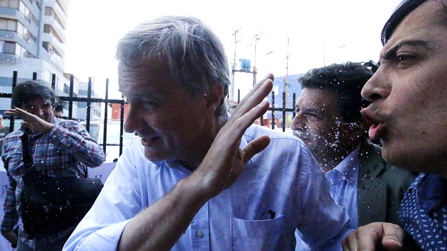 Tras golpiza, José Antonio Kast niega estar en una campaña de 