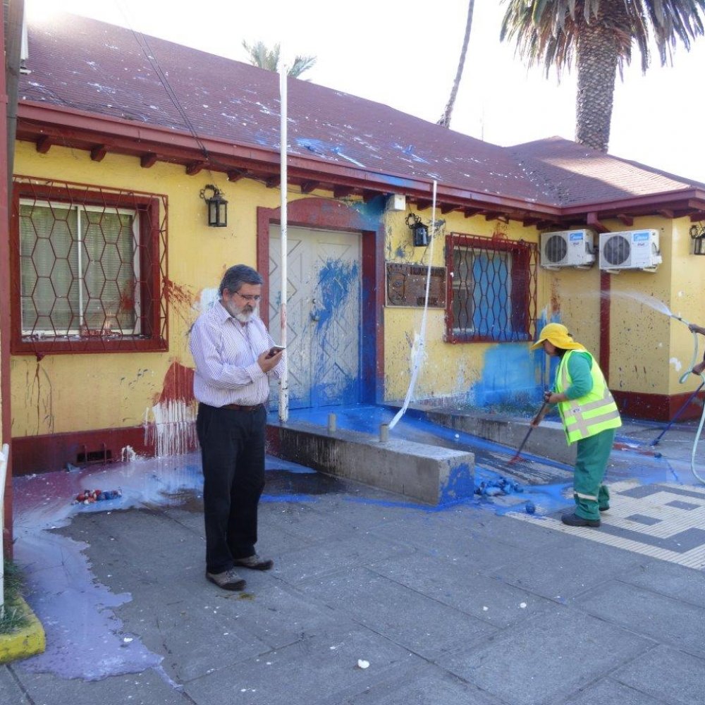 Quillón: Alcalde evalúa querella por 