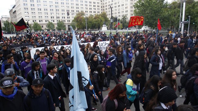 Estudiantes secundarios advierten a ministro: 