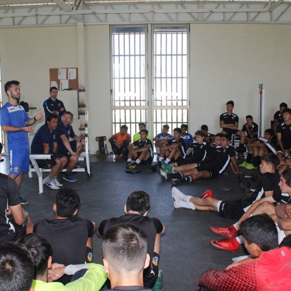 Carlos Villanueva dio una charla a las divisiones inferiores de Audax Italiano