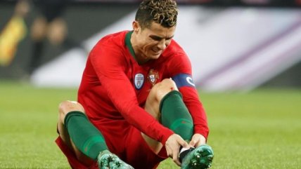   Cristiano Ronaldo no pudo evitar la caída de su selección ante Holanda 