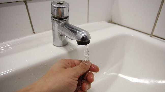 Superintendencia descartó presencia de coliformes fecales en agua de Las Condes y La Reina