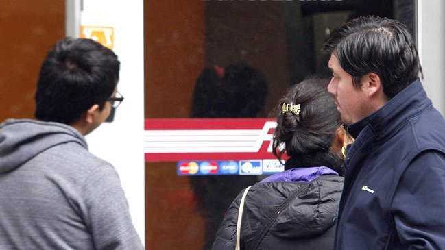 Gobierno muestra preocupación por falla de Transbank, pero no adelanta medidas