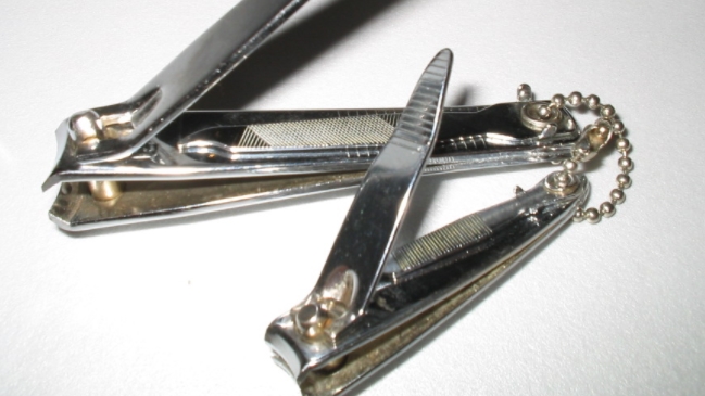 Hombre debió ser operado por tragarse un cortauñas y tijeras