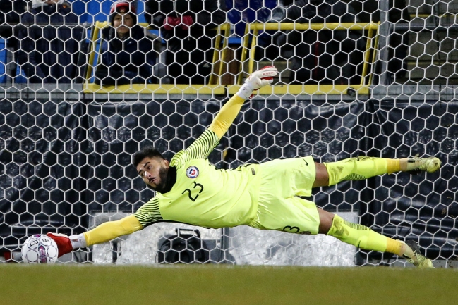 Seleccionados del medio local llegaron a Chile tras gira de la Roja
