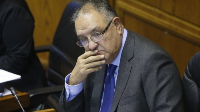 Huenchumilla criticó al Gobierno: El Presidente vino con el garrote a La Araucanía