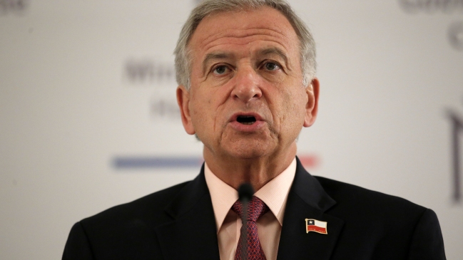 Larraín ante críticas de Eyzaguirre: Lo responsable es ver los proyectos antes de opinar