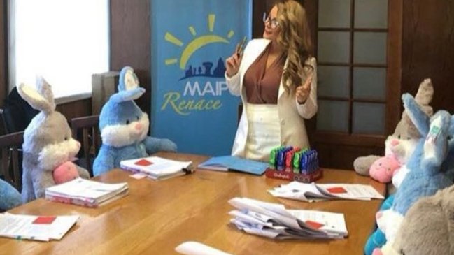 La particular reunión de Cathy Barriga para afinar la celebración de Pascua en Maipú