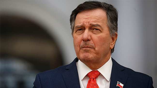 Ampuero pide a Morales 