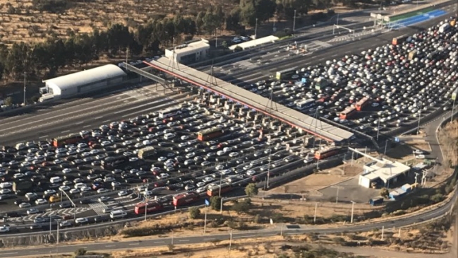 Gobierno evalúa eliminar peajes manuales tras colapso histórico en autopistas
