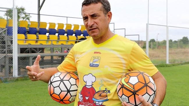 DT de Delfín avisa a Colo Colo: Trataremos de armar un buen bloque defensivo