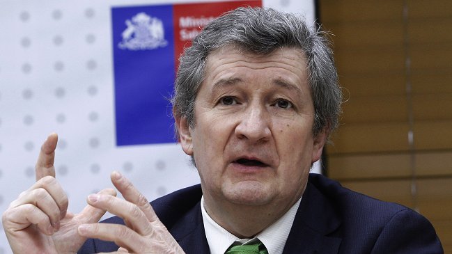 Gobierno pidió renuncia del director del ISP, quien está hospitalizado por un cáncer