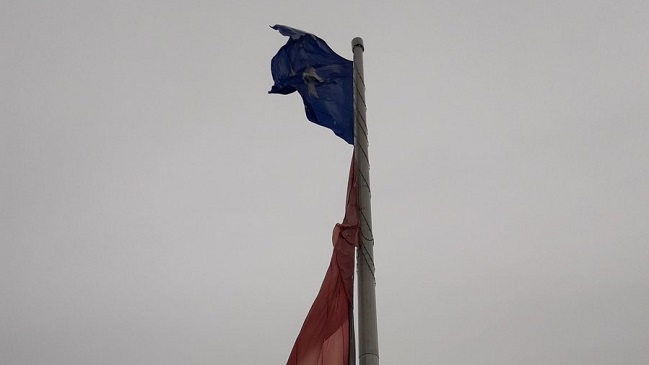 Fuerte viento generó daños a la bandera Bicentenario de Temuco