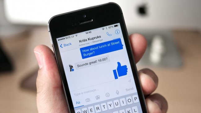 Facebook admitió que revisa las conversaciones de Messenger