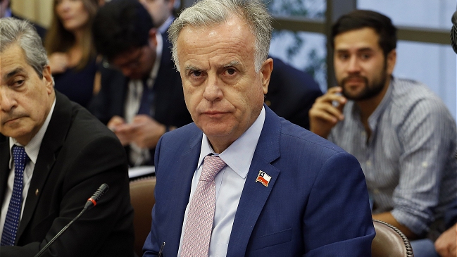 Oposición atribuyó salida del jefe de gabinete del Minsal al cambio en protocolo de aborto