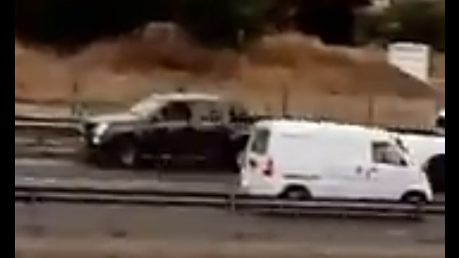 Camioneta se metió contra el tránsito en plena Ruta 5 Sur