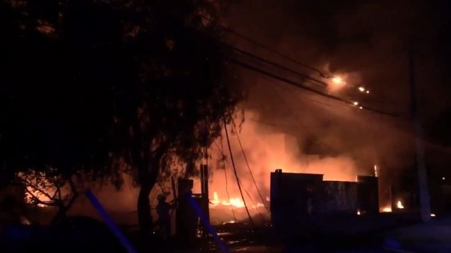 Incendio afectó a empresa en Quilicura