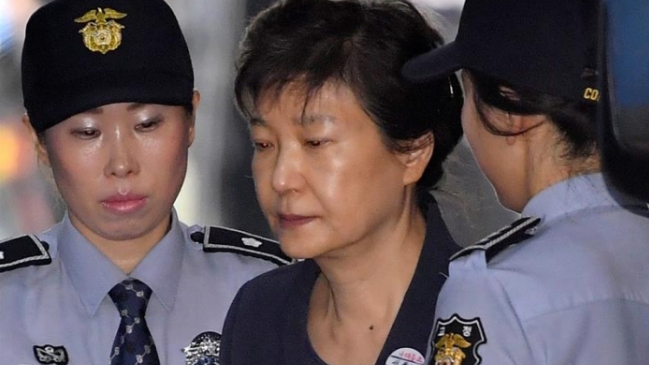Ex presidenta de Corea del Sur condenada a 24 años de prisión por corrupción