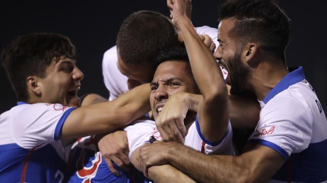 Universidad Católica quiere mantenerse en lo más alto a costa de Palestino