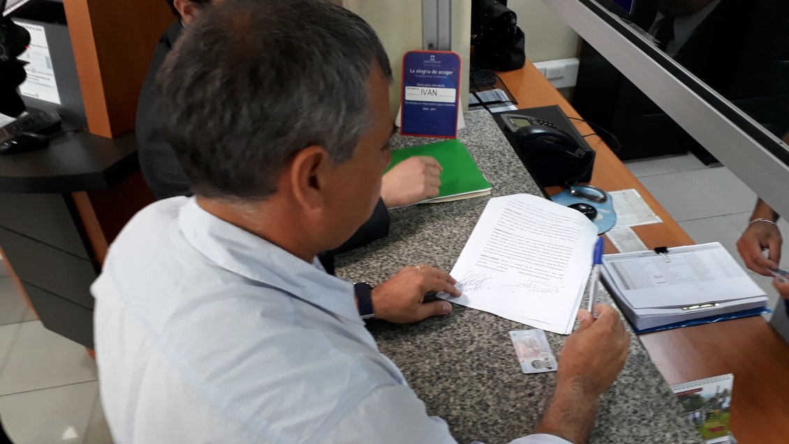 Alcalde de Iquique interpuso querella por derrame de aceite en el puerto