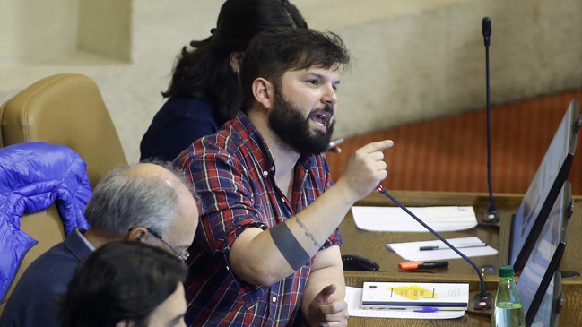 Gabriel Boric advierte al ministro de Educación: 