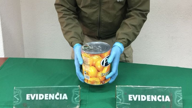 Carabineros detuvo a mujer que transportaba cocaína en un tarro de duraznos