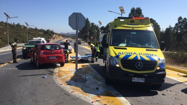 Cuatro lesionados por colisión frontal en ruta que une Quilpué y Villa Alemana
