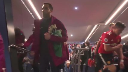 Claudio Bravo y Alexis Sánchez se reencontraron en el túnel del Etihad Stadium