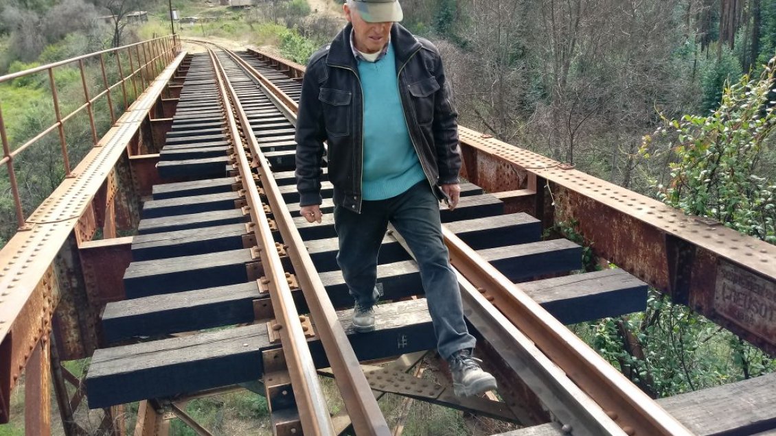 Región del Maule: Vecinos de Maquehua exigen reparación de puente ferroviario tras muerte de vecina
