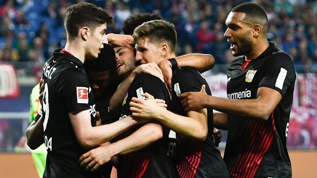 Bayer Leverkusen y Aránguiz golearon a Leipzing y se consolidaron en el cuarto puesto