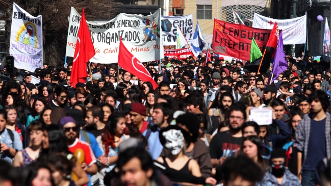 Ex dirigentes secundarios de 2011 vuelven a enfrentarse a Piñera como universitarios