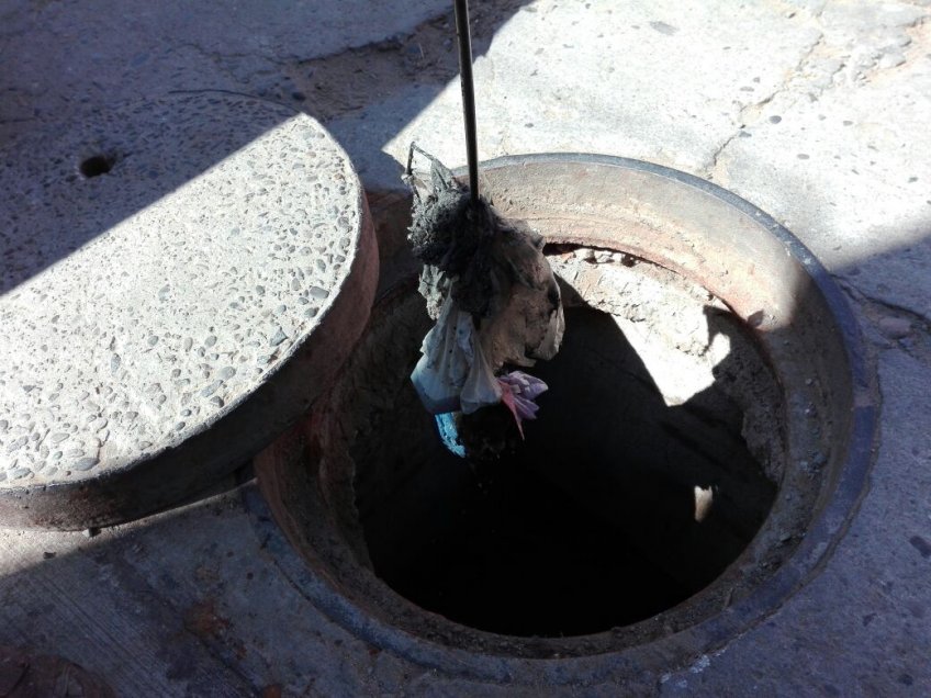 Mal uso de cauces de aguas servidas provocó inundación de vivienda en Valparaíso