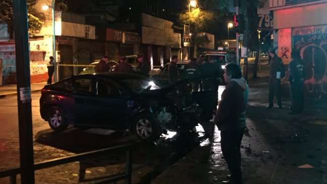 Vehículo de Carabineros colisionó con bus del Transantiago durante persecución