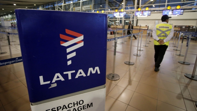 Tripulantes de Latam en huelga se reunieron con la empresa en la Inspección del Trabajo